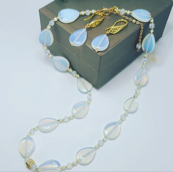 Opalite Necklace and earring - Picture 4 of 4